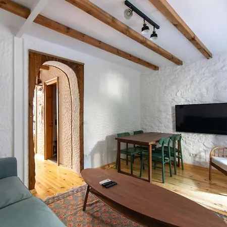 Authentic 1br W Private Patio In Hype Cihangir Lägenhet