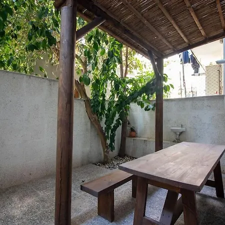 Authentic 1br W Private Patio In Hype Cihangir Lägenhet