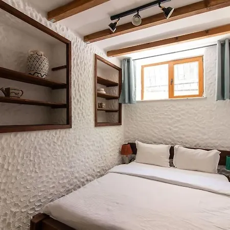 Authentic 1br W Private Patio In Hype Cihangir Lägenhet *