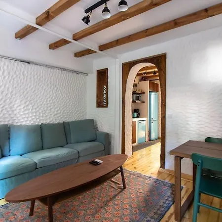 Апартаменты Authentic 1br W Private Patio In Hype Cihangir