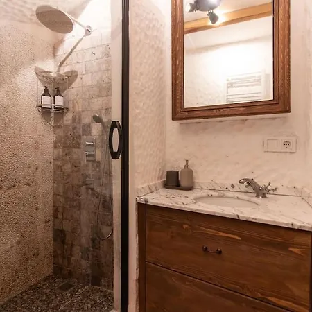 Authentic 1br W Private Patio In Hype Cihangir *