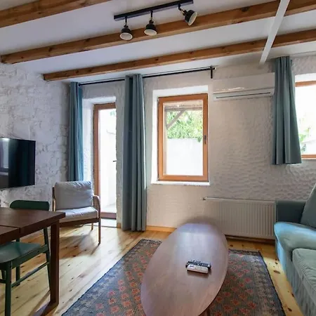 Authentic 1br W Private Patio In Hype Cihangir