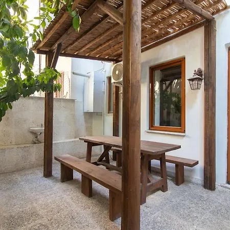 Апартаменты Authentic 1br W Private Patio In Hype Cihangir Стамбул