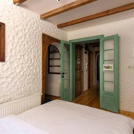 Authentic 1br W Private Patio In Hype Cihangir Estambul