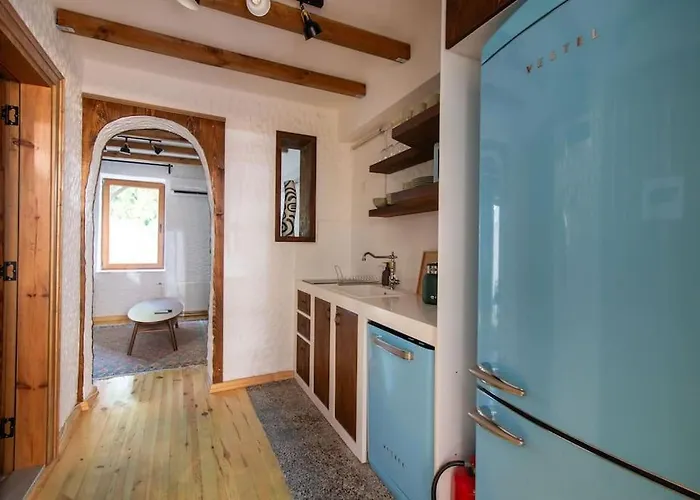 Authentic 1br W Private Patio In Hype Cihangir