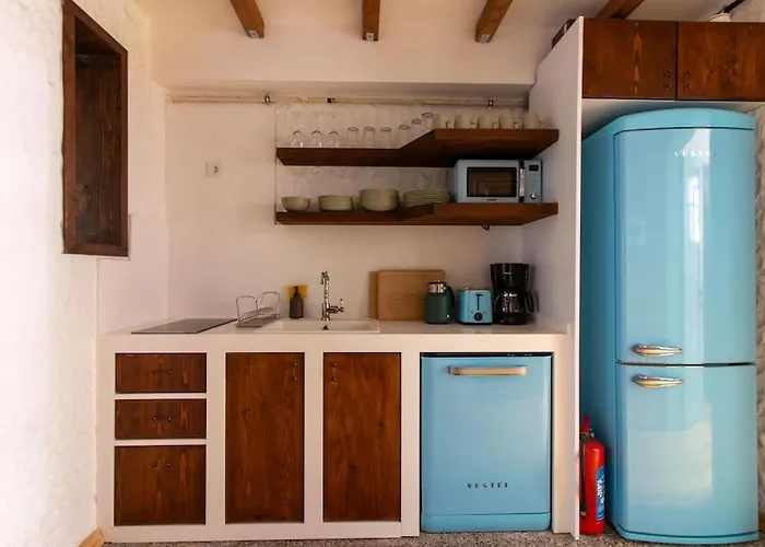 Апартаменты Authentic 1br W Private Patio In Hype Cihangir *