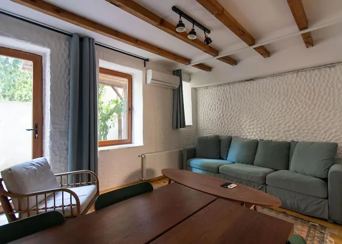 Authentic 1br W Private Patio In Hype Cihangir