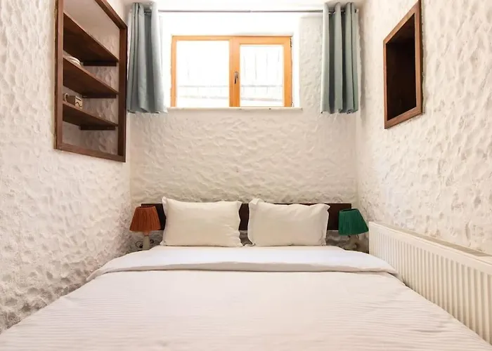 Апартаменты Authentic 1br W Private Patio In Hype Cihangir *