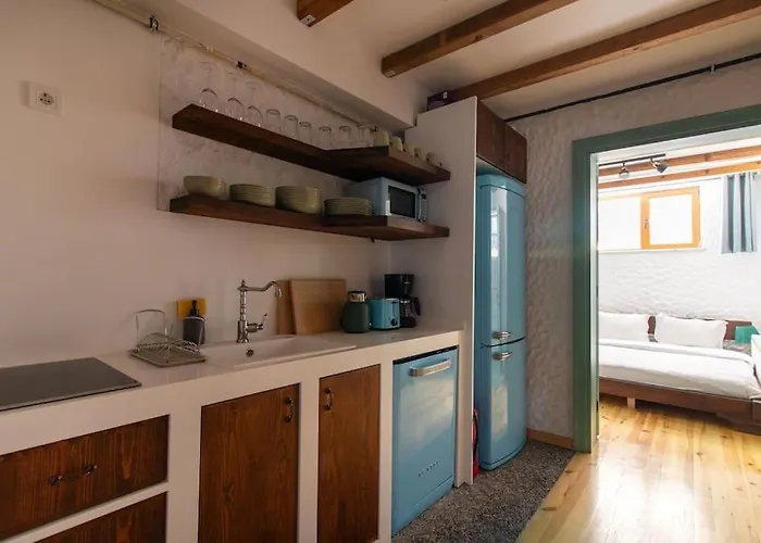 Апартаменты Authentic 1br W Private Patio In Hype Cihangir *