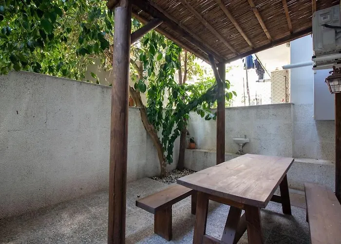 Authentic 1br W Private Patio In Hype Cihangir Apartmán