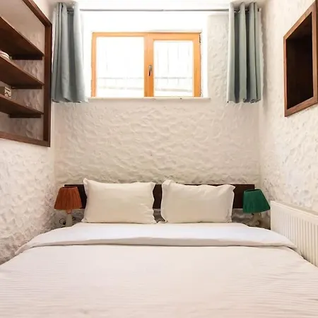 Daire Authentic 1br W Private Patio In Hype Cihangir *