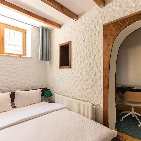 Authentic 1br W Private Patio In Hype Cihangir Daire